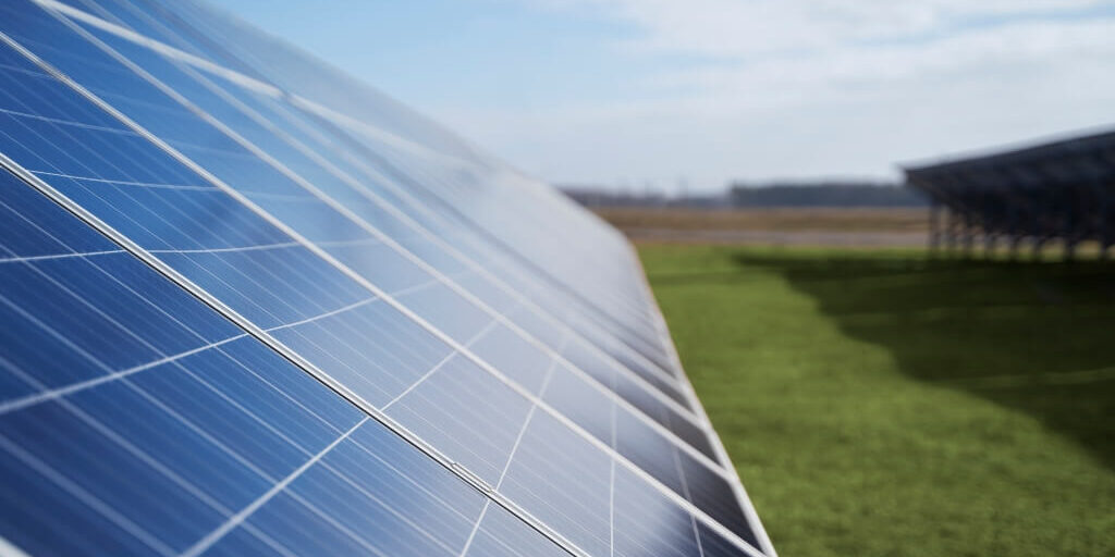 Uriel Renovables invierte 450 millones de dólares en proyectos solares en Chile